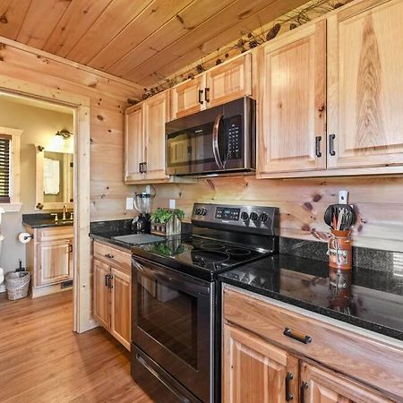 Walnut Ridge Cabin. Sleeps 7-11! Hot Tub, Pool Table, Minutes To Downtown Gatlinburg! Екстер'єр фото