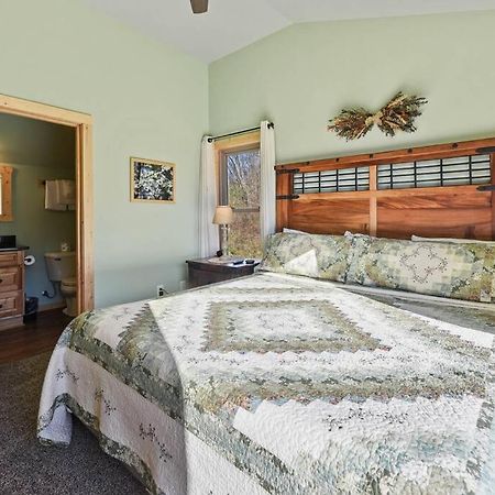 Walnut Ridge Cabin. Sleeps 7-11! Hot Tub, Pool Table, Minutes To Downtown Gatlinburg! Екстер'єр фото