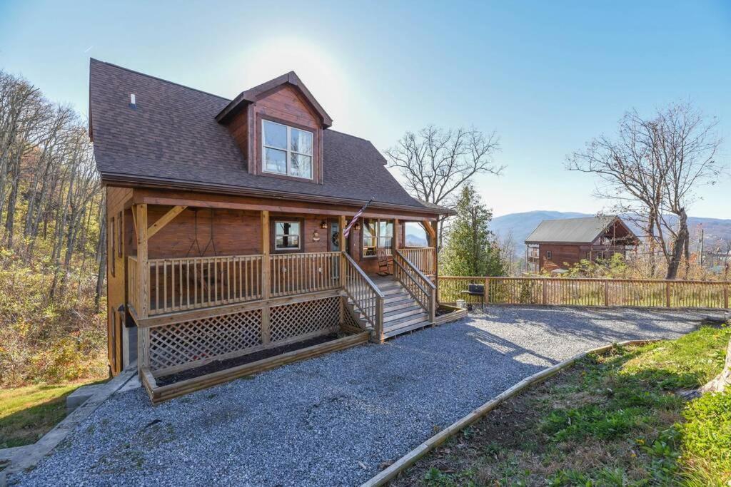 Walnut Ridge Cabin. Sleeps 7-11! Hot Tub, Pool Table, Minutes To Downtown Gatlinburg! Екстер'єр фото