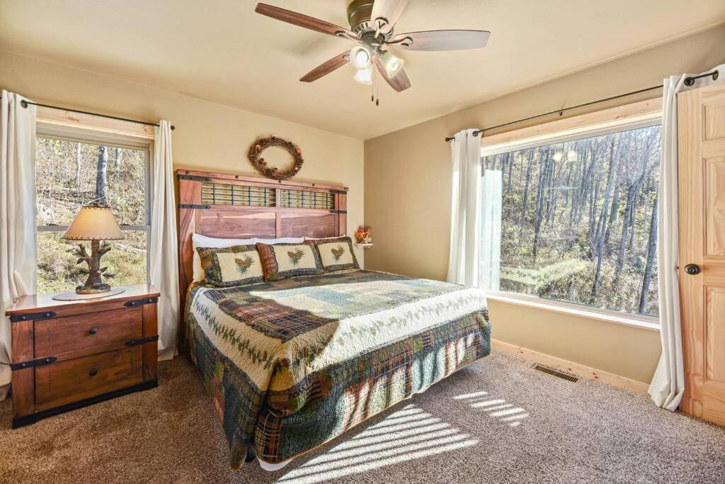 Walnut Ridge Cabin. Sleeps 7-11! Hot Tub, Pool Table, Minutes To Downtown Gatlinburg! Екстер'єр фото