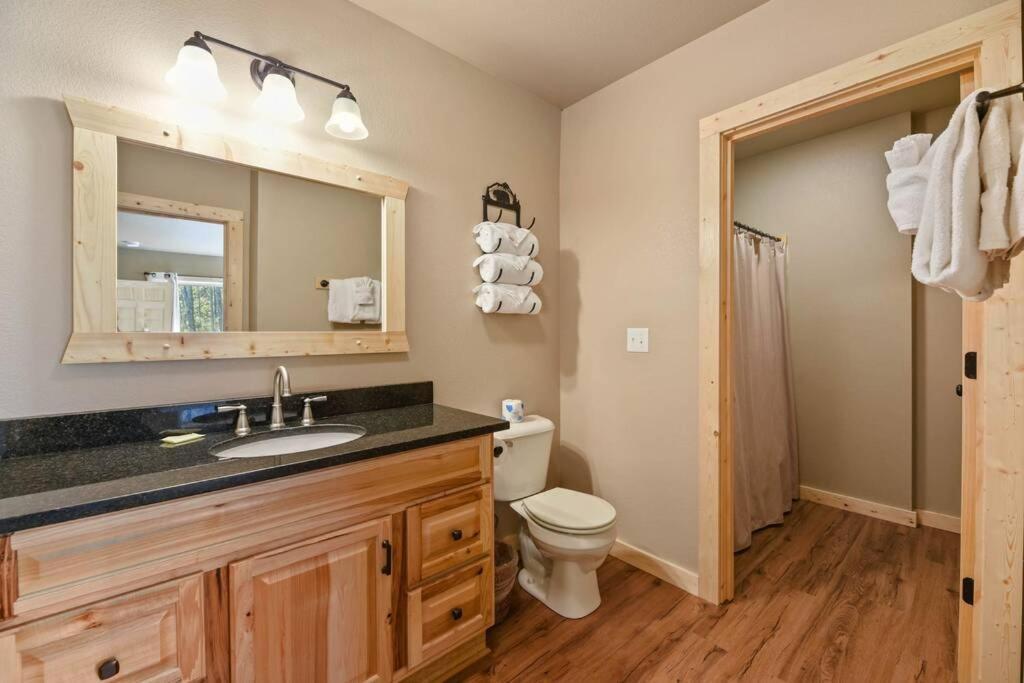 Walnut Ridge Cabin. Sleeps 7-11! Hot Tub, Pool Table, Minutes To Downtown Gatlinburg! Екстер'єр фото