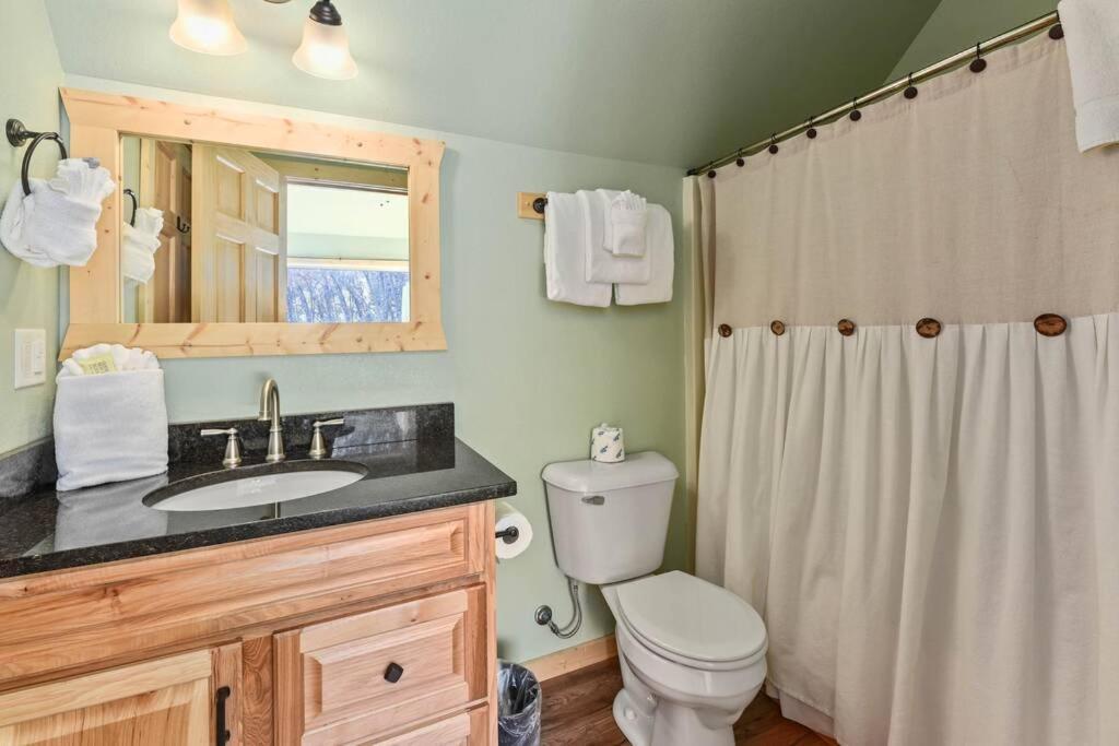 Walnut Ridge Cabin. Sleeps 7-11! Hot Tub, Pool Table, Minutes To Downtown Gatlinburg! Екстер'єр фото
