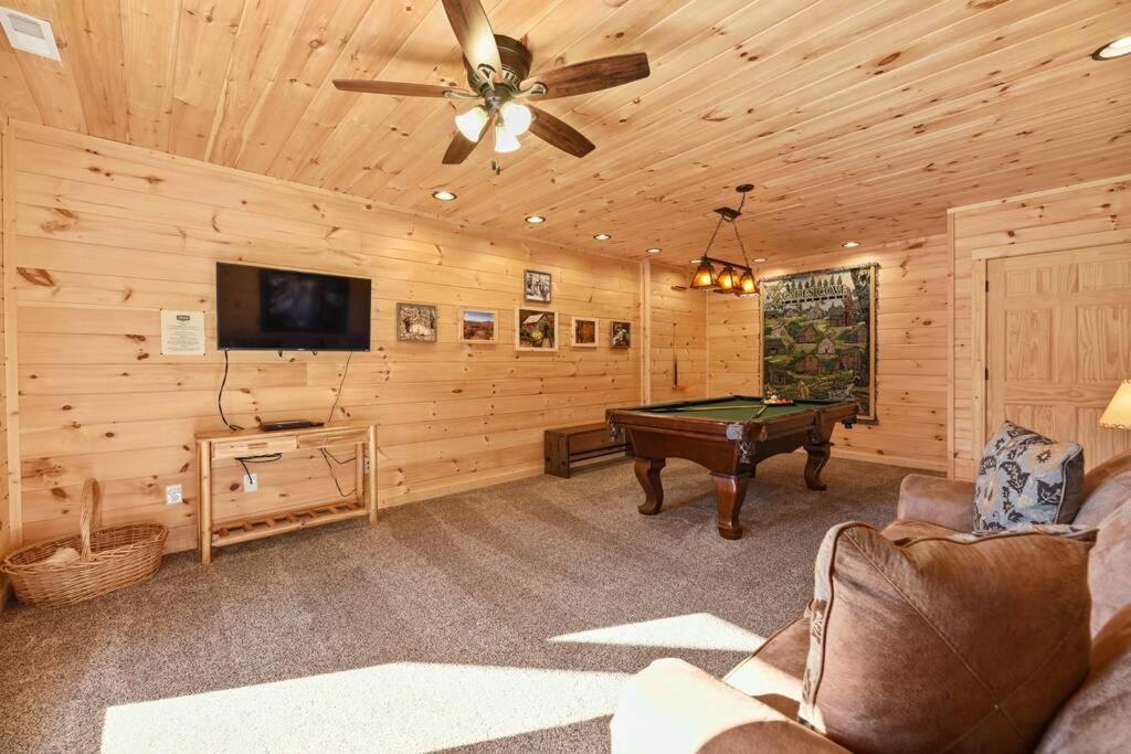 Walnut Ridge Cabin. Sleeps 7-11! Hot Tub, Pool Table, Minutes To Downtown Gatlinburg! Екстер'єр фото