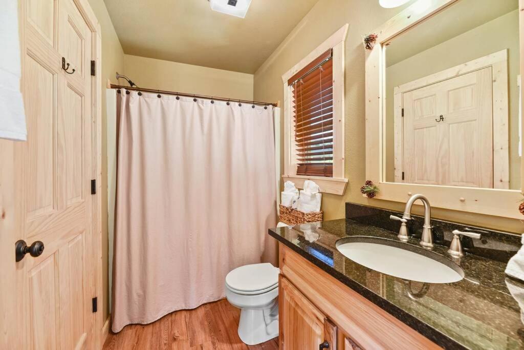 Walnut Ridge Cabin. Sleeps 7-11! Hot Tub, Pool Table, Minutes To Downtown Gatlinburg! Екстер'єр фото