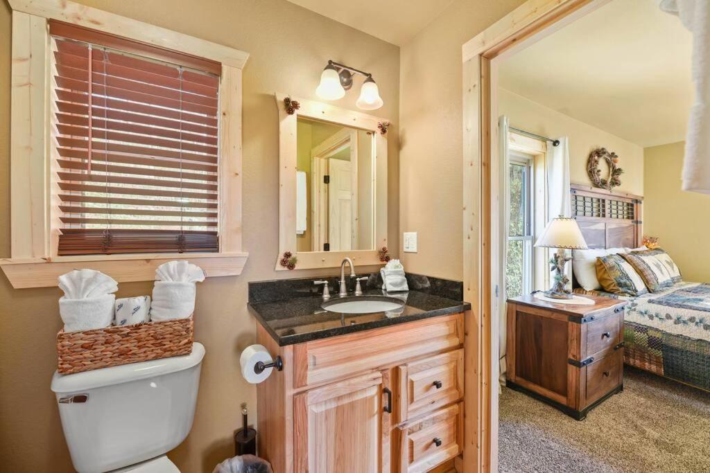 Walnut Ridge Cabin. Sleeps 7-11! Hot Tub, Pool Table, Minutes To Downtown Gatlinburg! Екстер'єр фото