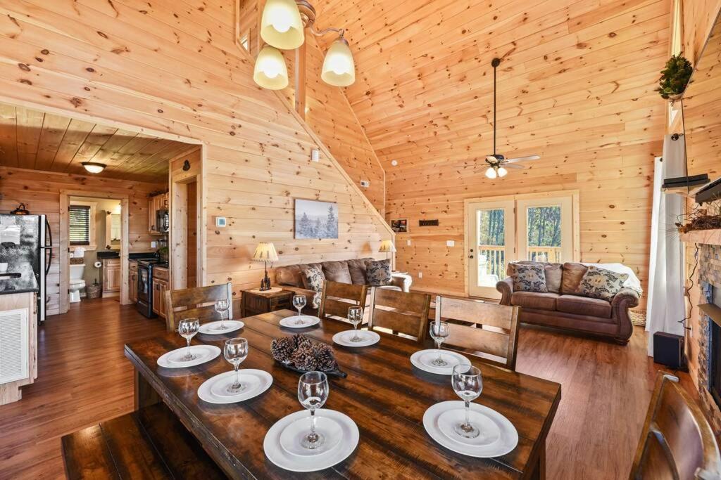 Walnut Ridge Cabin. Sleeps 7-11! Hot Tub, Pool Table, Minutes To Downtown Gatlinburg! Екстер'єр фото
