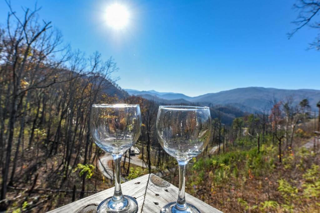 Walnut Ridge Cabin. Sleeps 7-11! Hot Tub, Pool Table, Minutes To Downtown Gatlinburg! Екстер'єр фото