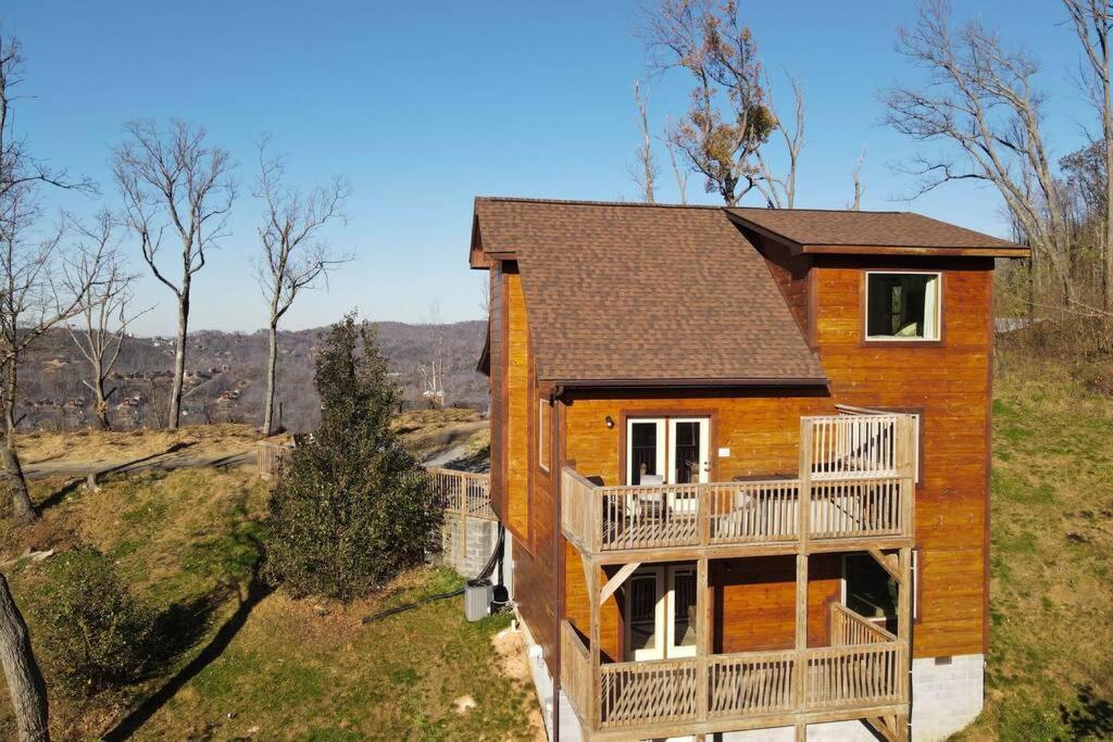 Walnut Ridge Cabin. Sleeps 7-11! Hot Tub, Pool Table, Minutes To Downtown Gatlinburg! Екстер'єр фото