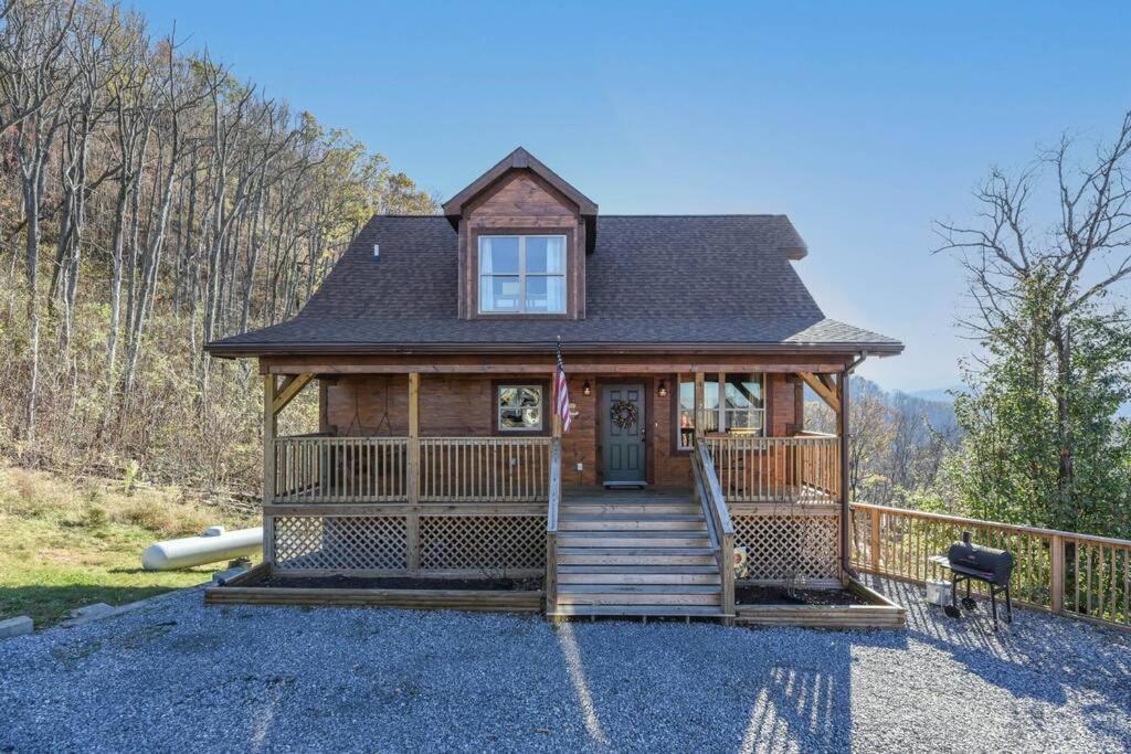 Walnut Ridge Cabin. Sleeps 7-11! Hot Tub, Pool Table, Minutes To Downtown Gatlinburg! Екстер'єр фото