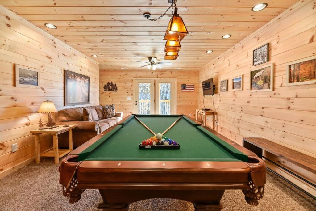 Walnut Ridge Cabin. Sleeps 7-11! Hot Tub, Pool Table, Minutes To Downtown Gatlinburg! Екстер'єр фото