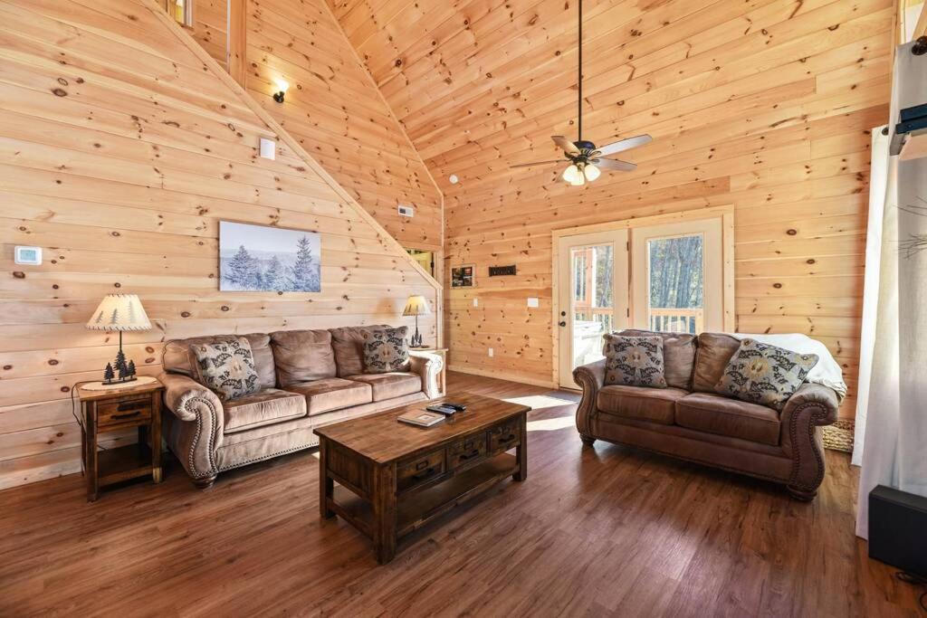 Walnut Ridge Cabin. Sleeps 7-11! Hot Tub, Pool Table, Minutes To Downtown Gatlinburg! Екстер'єр фото