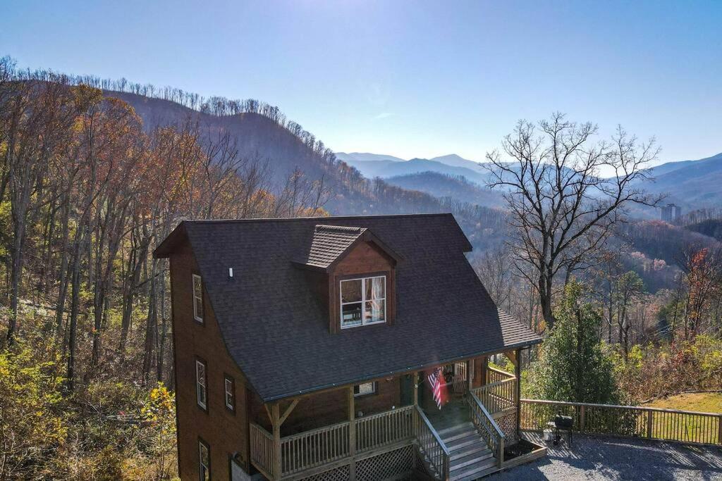 Walnut Ridge Cabin. Sleeps 7-11! Hot Tub, Pool Table, Minutes To Downtown Gatlinburg! Екстер'єр фото