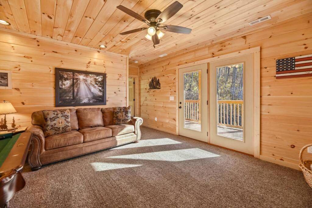 Walnut Ridge Cabin. Sleeps 7-11! Hot Tub, Pool Table, Minutes To Downtown Gatlinburg! Екстер'єр фото