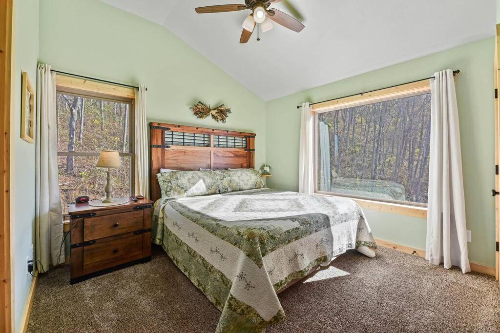 Walnut Ridge Cabin. Sleeps 7-11! Hot Tub, Pool Table, Minutes To Downtown Gatlinburg! Екстер'єр фото