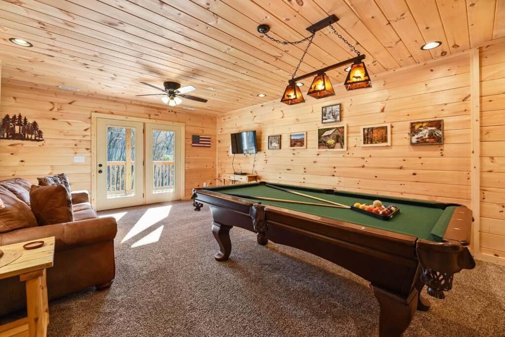 Walnut Ridge Cabin. Sleeps 7-11! Hot Tub, Pool Table, Minutes To Downtown Gatlinburg! Екстер'єр фото
